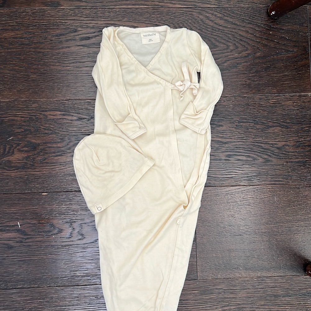 Bacabuche knotted baby gown and hat